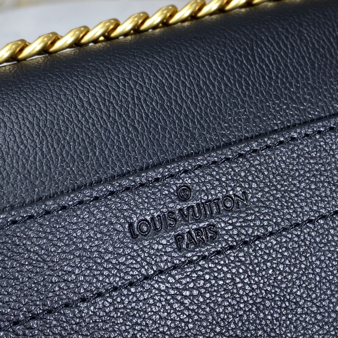 Louis Vuitton LOCKME CHAIN BAG Grained Leather Shoudler Bag M57073 Black